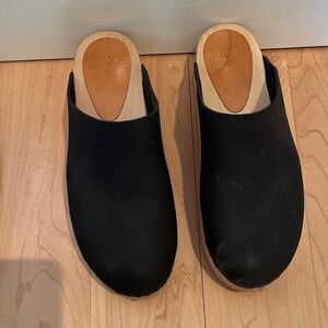 BRYR women’s platform clogs